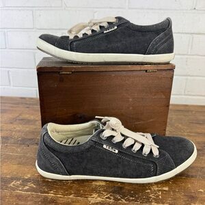 Taos Footwear Charcoal Canvas Sneakers with Cream Laces Woman’s Size 10